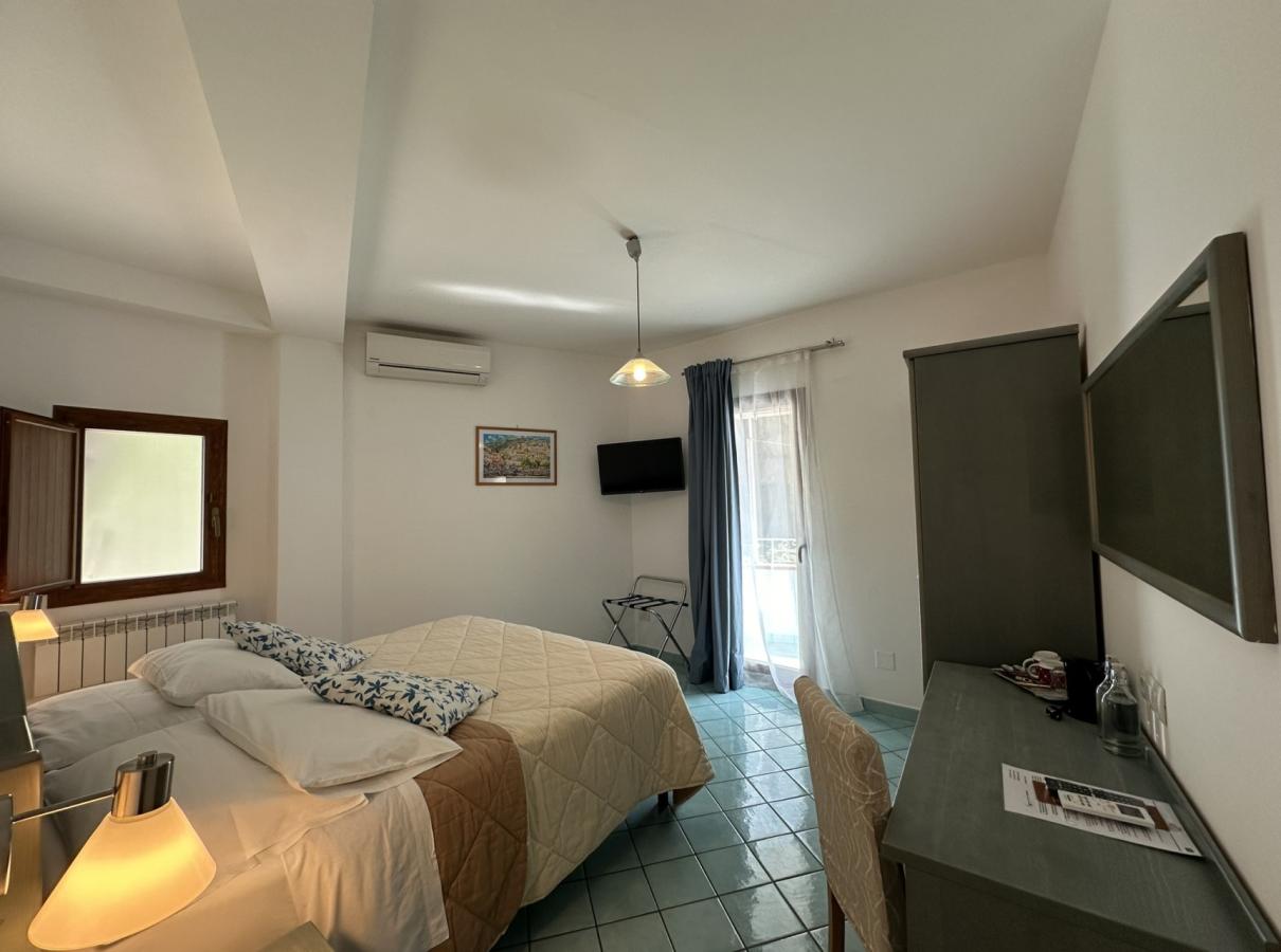 Camera Doppia con Vista Mare e Area Soggiorno - Room 10-3